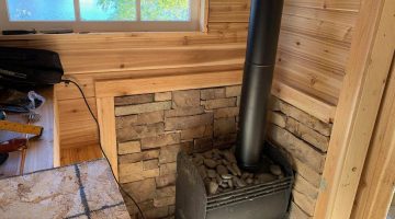 How does a wood sauna stove work?