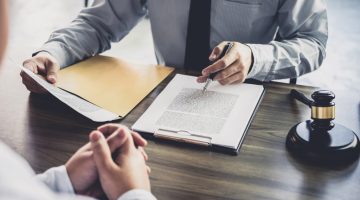 Signs Your Company Should Hire a Business Litigation Attorney Immediately